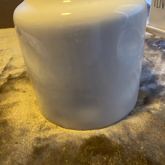 Container - Picture 2 of 4